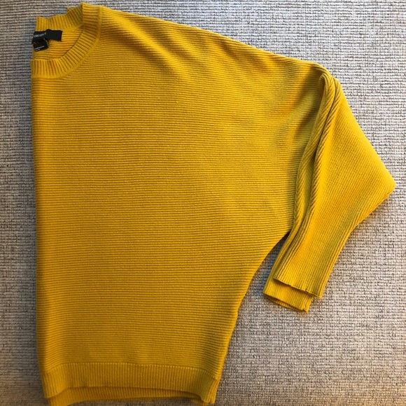 Cropped Ribbed Sweater - Picture 4 of 4